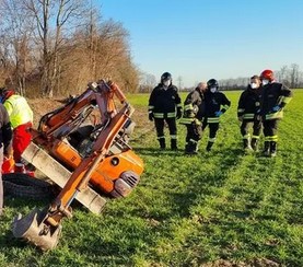 SCHIACCIATO DA UN'ESCAVATORE A PASIANO DI PORDENONE: FERITO 77ENNE DI FONTANELLE